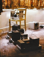 Medium wave transmitter with oscilloscope beyond